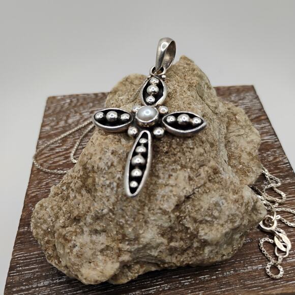 Silpada Pearl Set Cross on 20-Inch Box Chain - Picture 2 of 5